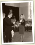 (6/36): Wrczenie nagrody Dyrektora Szkoy pani Karolinie Hajdel.